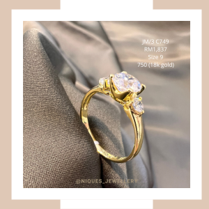 1 Stone with 2 sided Mini Stones Ring